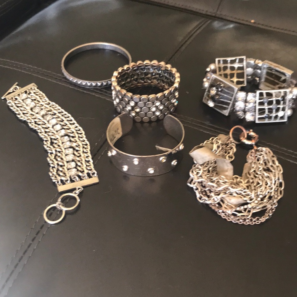 Silver bracelet lot